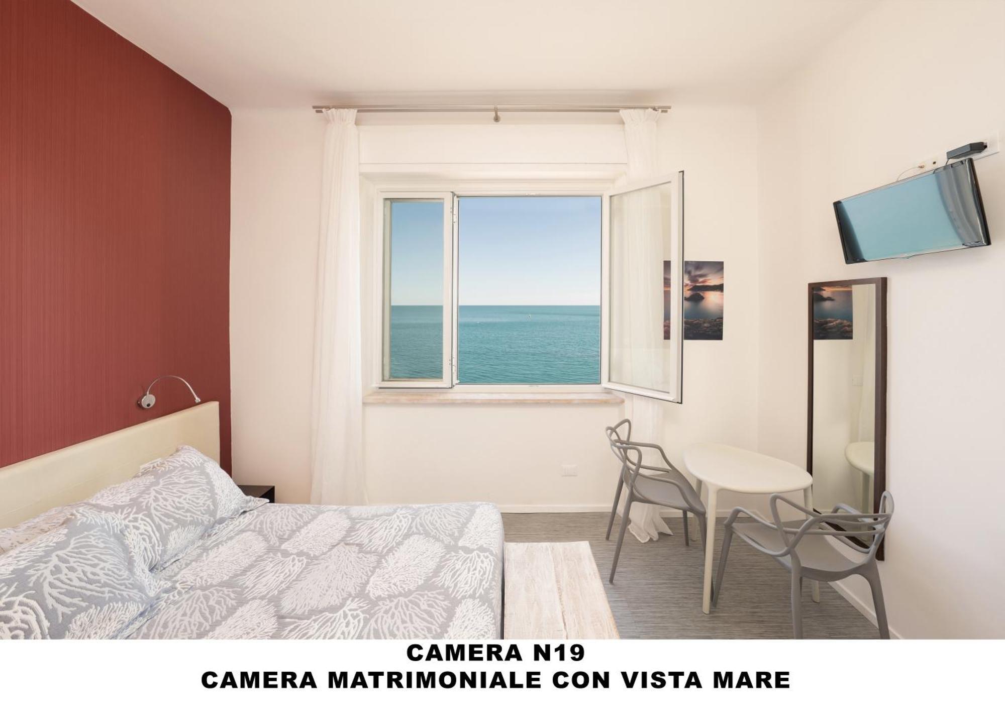Al Mare Hotel มอนเตรอสโซ อัล มาเร ภายนอก รูปภาพ