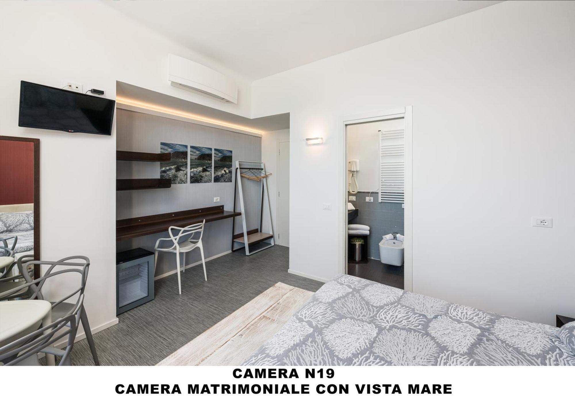 Al Mare Hotel มอนเตรอสโซ อัล มาเร ภายนอก รูปภาพ